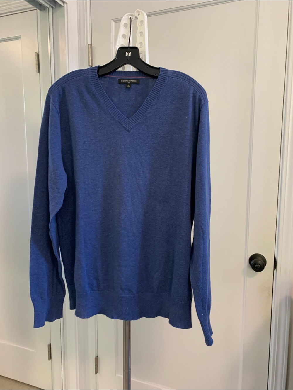 Banana Republic Men's V-Neck Sweater in Navy Blue